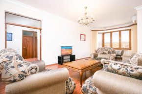 3 Bedroom with 2 Bathroom, 4 Double Bed,Great City View!